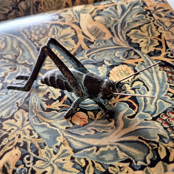 Green Metal Brass Grasshopper Reptile Decor - Picture 8 of 11